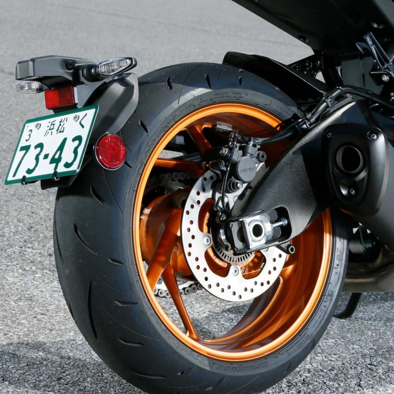 ‘22 スズキ カタナ|リヤ|スズキ’22カタナ試乗インプレッション【電子制御の進化でさらに走りが上質に】