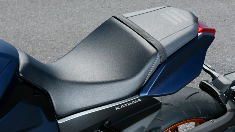 ‘22 スズキ カタナ|シート|スズキ’22カタナ試乗インプレッション【電子制御の進化でさらに走りが上質に】