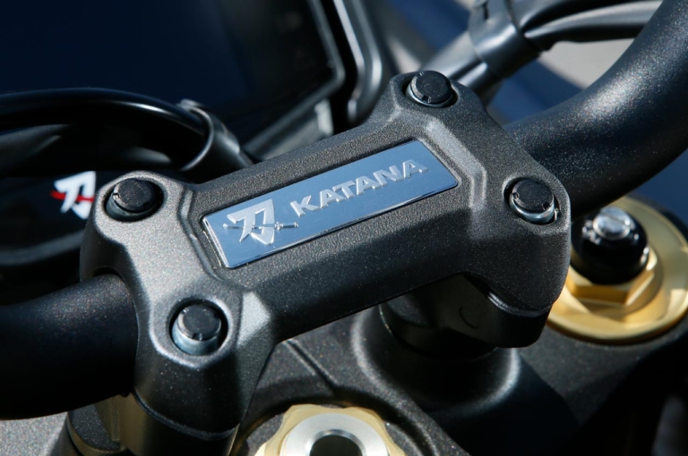 カタナロゴ|スズキ’22カタナ試乗インプレッション【電子制御の進化でさらに走りが上質に】