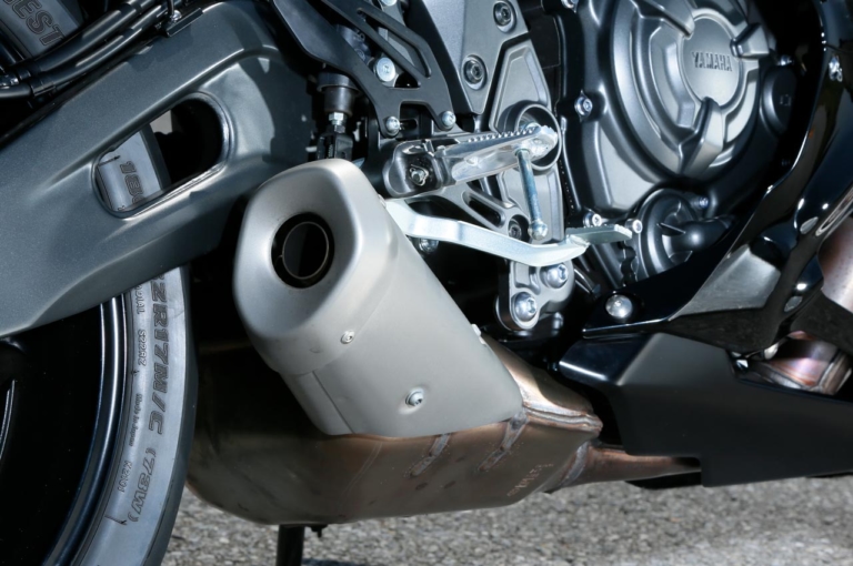 ヤマハ YZF-R7|マフラー|ヤマハ YZF-R7 試乗インプレッション【スーパースポーツの敷居を下げた革命児】