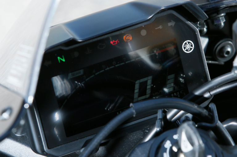 ヤマハ YZF-R7|メーター|ヤマハ YZF-R7 試乗インプレッション【スーパースポーツの敷居を下げた革命児】