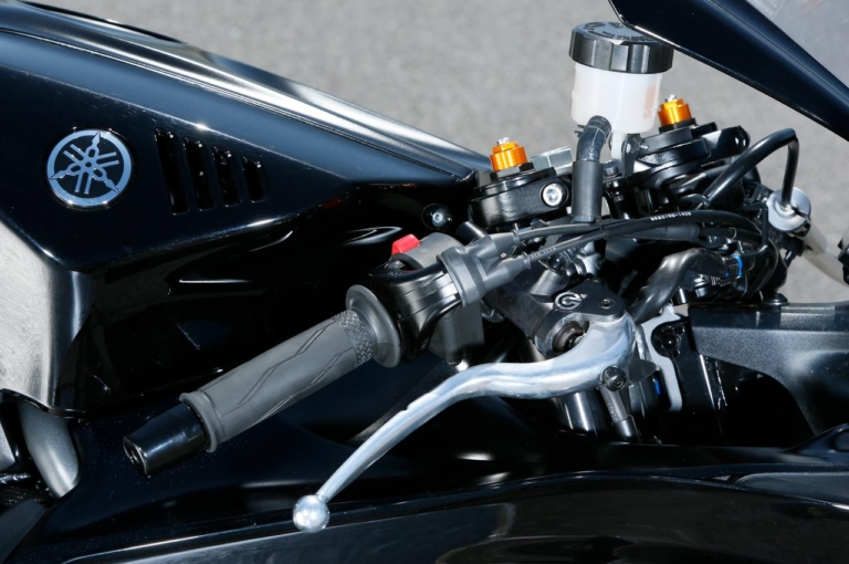 ヤマハ YZF-R7|ブレーキ|ヤマハ YZF-R7 試乗インプレッション【スーパースポーツの敷居を下げた革命児】