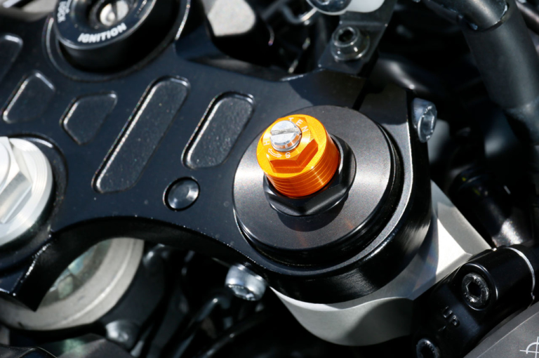 ヤマハ YZF-R7|フロントフォーク|ヤマハ YZF-R7 試乗インプレッション【スーパースポーツの敷居を下げた革命児】