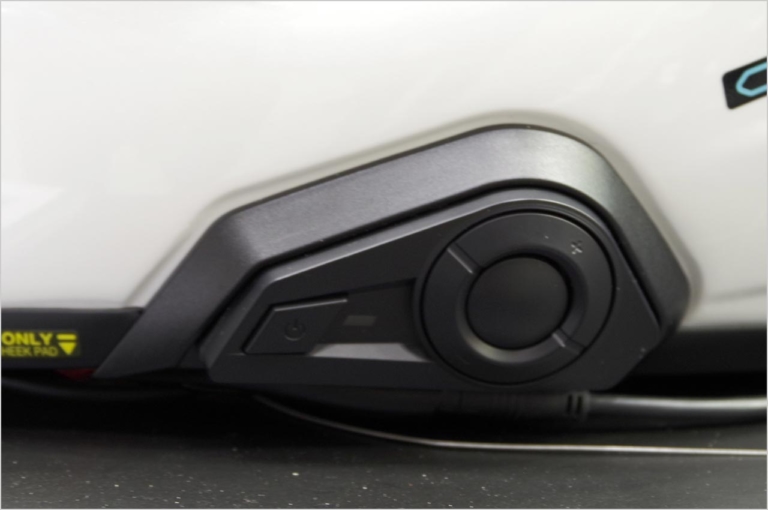 SHOEI オプティクソン|スイッチ|ついに”スカウター”実現だ!〈SHOEI オプティクソン〉【視界に情報が浮かぶ近未来ヘルメット】