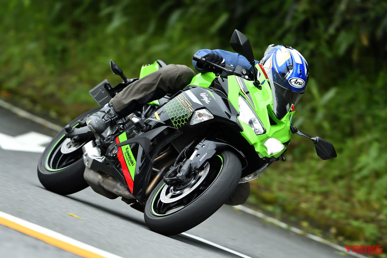 カワサキ ニンジャZX-25R「世界一の超高回転エンジンを手の内に収める快感!」〈YM的新車バイクざっくり解説〉