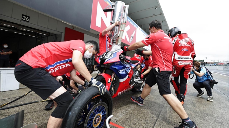 【鈴鹿8耐合同テスト1日目】トップはチームHRCの2’06.349。夜間走行でカワサキファクトリーも6秒台に！（68ページ目）