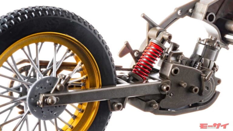 サスが動く! ブレーキホースも再現!! リアルなのに作りやすいバンダイ「仮面ライダークウガ トライチェイサー」の設計思想とは（63ページ目）