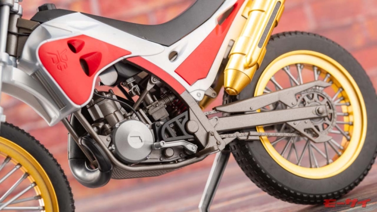 バイクプラモの大穴!? バンダイ「仮面ライダークウガ トライチェイサー」のバイク的メカ部分が超リアルだった!（65ページ目）