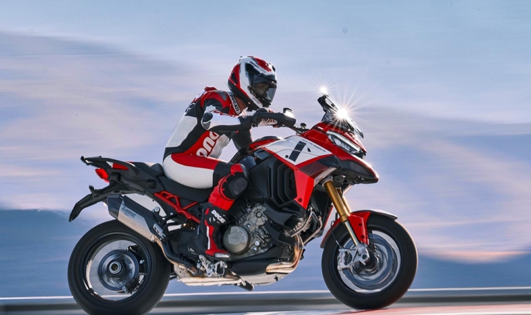 ドゥカティ ムルティストラーダV4シリーズ [新型バイクカタログ]：レーダー獲得は2輪初! ハイテクを極めた旗艦アドベンチャー