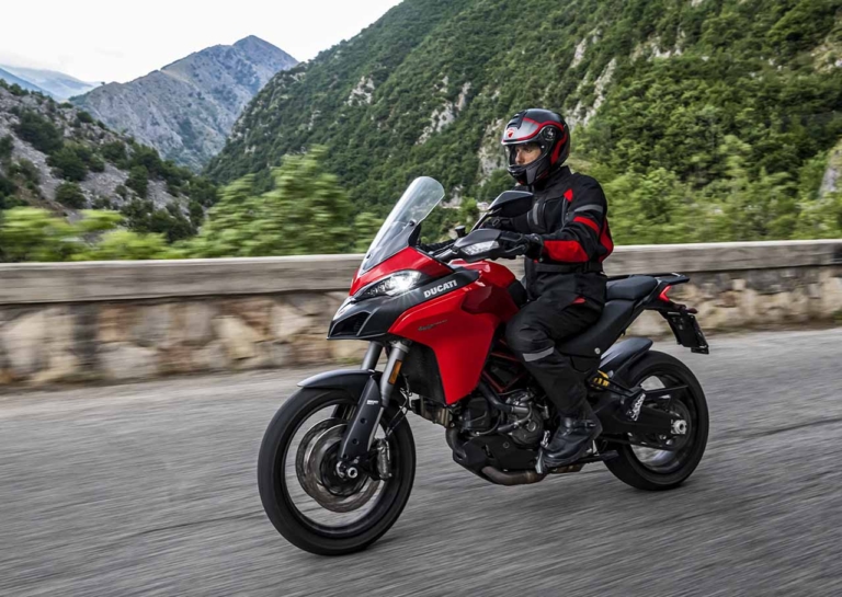 ドゥカティ ムルティストラーダ950S [新型バイクカタログ]：ムルティ兄弟の気軽な弟分だが、その装備は十二分!