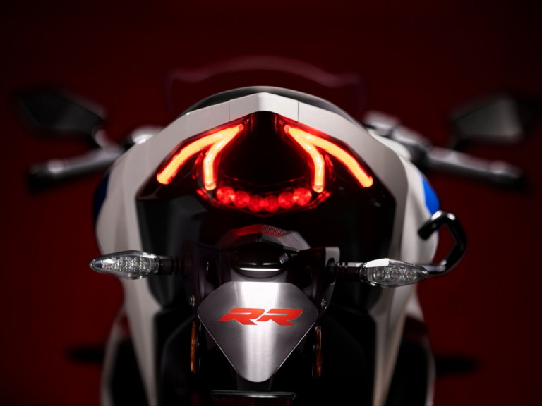 BMW G310RR|BMWから新型車「G310RR」登場! 後方排気のスーパースポーツはG310シリーズの第3弾【海外】