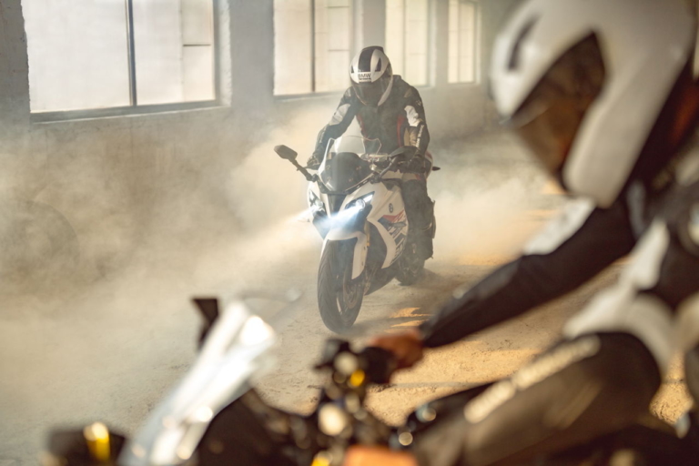 BMW G310RR|BMWから新型車「G310RR」登場! 後方排気のスーパースポーツはG310シリーズの第3弾【海外】