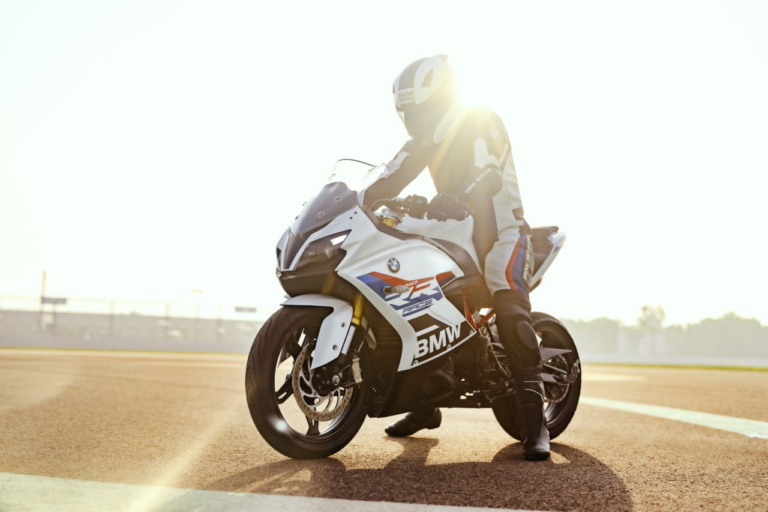 BMW G310RR|BMWから新型車「G310RR」登場! 後方排気のスーパースポーツはG310シリーズの第3弾【海外】