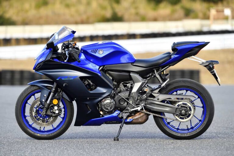 YZF-R7|左真横|ヤマハYZF-R7 その本音は「元レプリカ乗りホイホイ」だ!? 〈YM的新車バイクざっくり解説〉