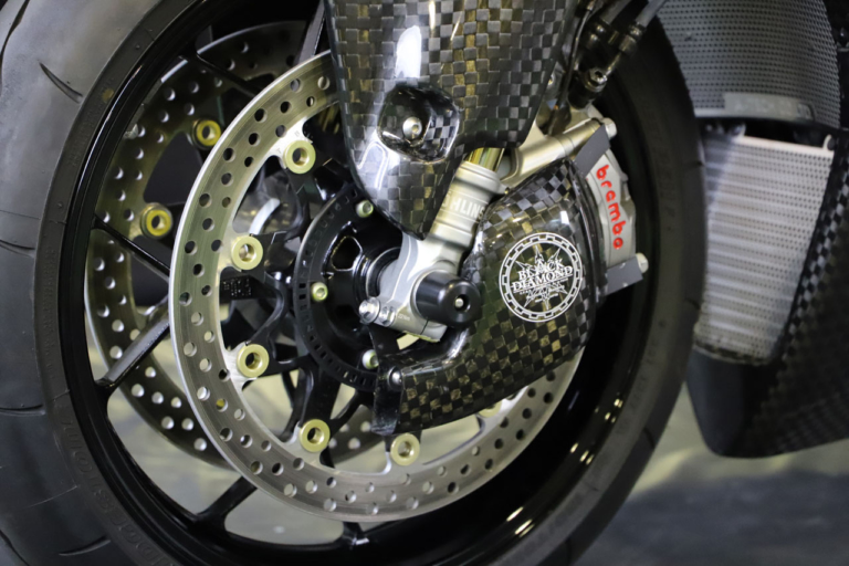 エーテック|CBR1000RR-R|フロントブレーキ冷却ダクト|エーテックのカーボンパーツ”BLACK DIAMOND” より、一挙に3機種用がリリース