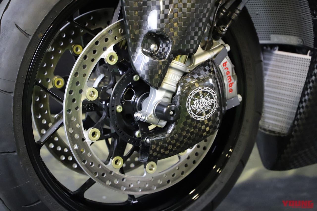 エーテック|CBR1000RR-R|フロントブレーキ冷却ダクト|エーテックのカーボンパーツ”BLACK DIAMOND” より、一挙に3機種用がリリース