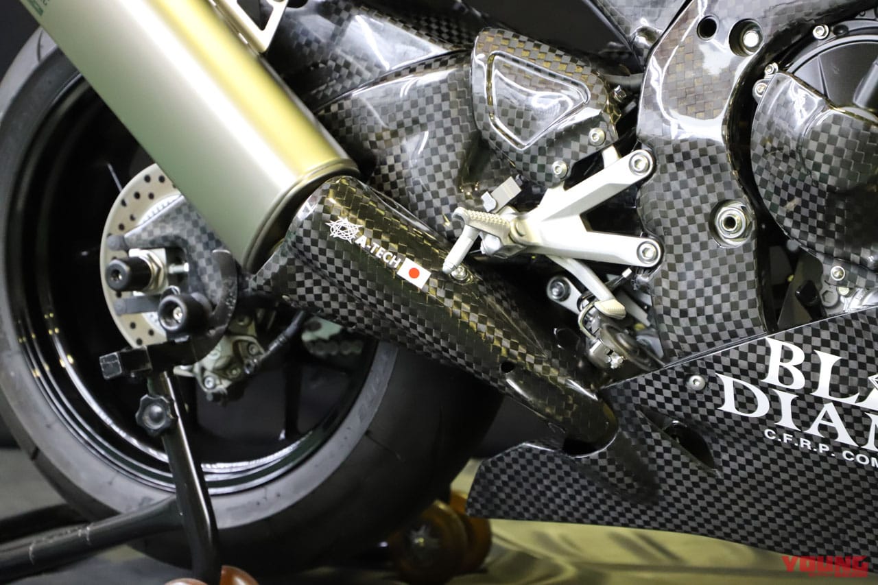 エーテック|CBR1000RR-R|マフラーヒートガードSPL|エーテックのカーボンパーツ”BLACK DIAMOND” より、一挙に3機種用がリリース