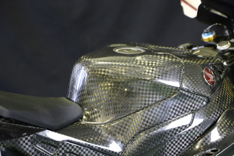 エーテック|CBR1000RR-R|タンクカバー タイプR|エーテックのカーボンパーツ”BLACK DIAMOND” より、一挙に3機種用がリリース