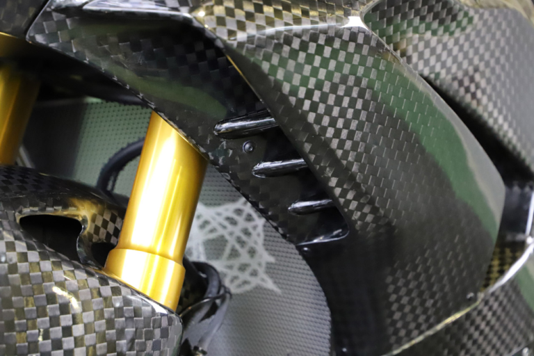 エーテック|CBR1000RR-R|サイドウイング|エーテックのカーボンパーツ”BLACK DIAMOND” より、一挙に3機種用がリリース