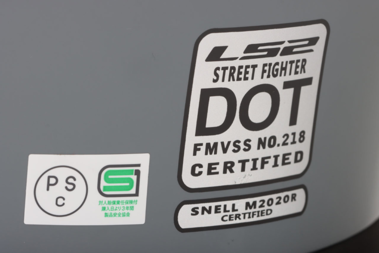 LS2 HELMETSの最新モデル「STREET FIGHTER」安全ステッカー。