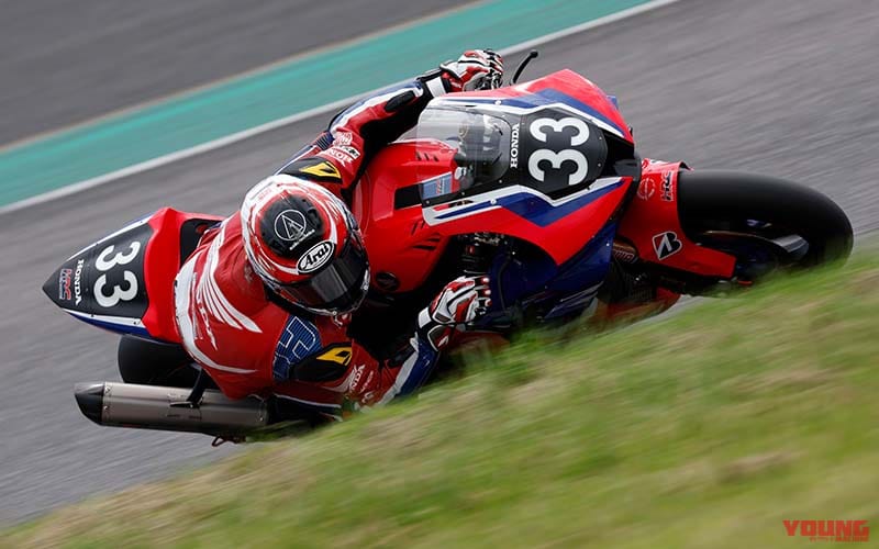 |RVF750やVTR1000SPWも! ホンダ歴代鈴鹿8体参戦マシンを見ながら8耐決勝を観戦しよう!【ウエルカムプラザ青山 パブリックビューイング】