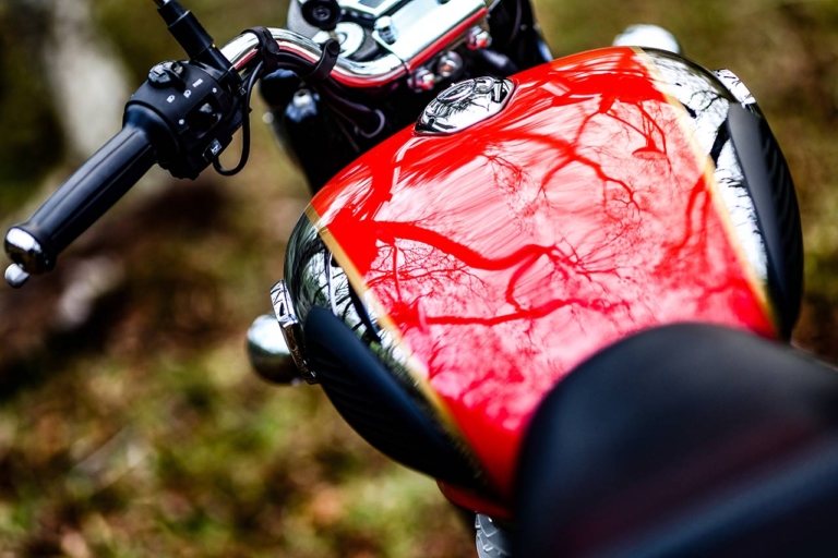 ロイヤルエンフィールド クラシック350|燃料タンク|ロイヤルエンフィールド クラシック350 ディテール解説【最新技術が生み出す、クラシックの香り】