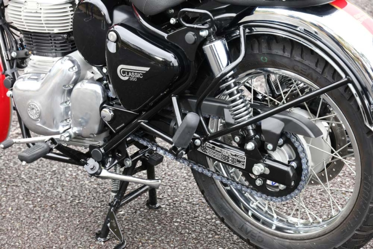 ロイヤルエンフィールド クラシック350|サスペンション|ロイヤルエンフィールド クラシック350 ディテール解説【最新技術が生み出す、クラシックの香り】