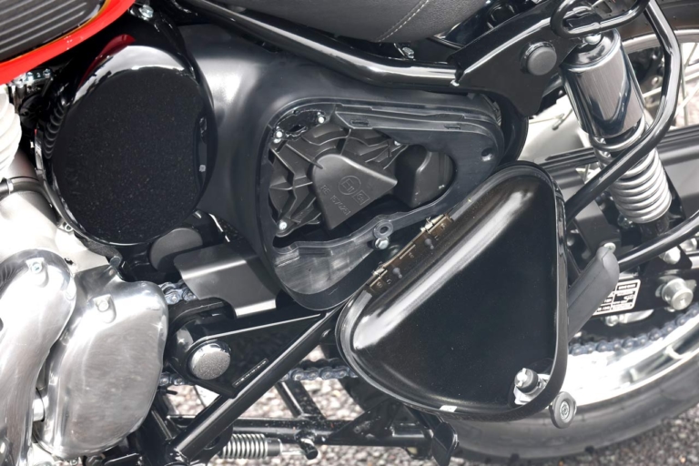 ロイヤルエンフィールド クラシック350|サイドカバー|ロイヤルエンフィールド クラシック350 ディテール解説【最新技術が生み出す、クラシックの香り】