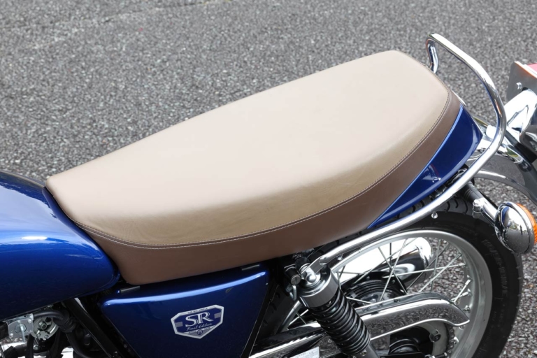 SR400|シート|今、旬な中型クラスのネオクラ3台を乗り比べてみた!〈クラシック350/SR400/GB350〉