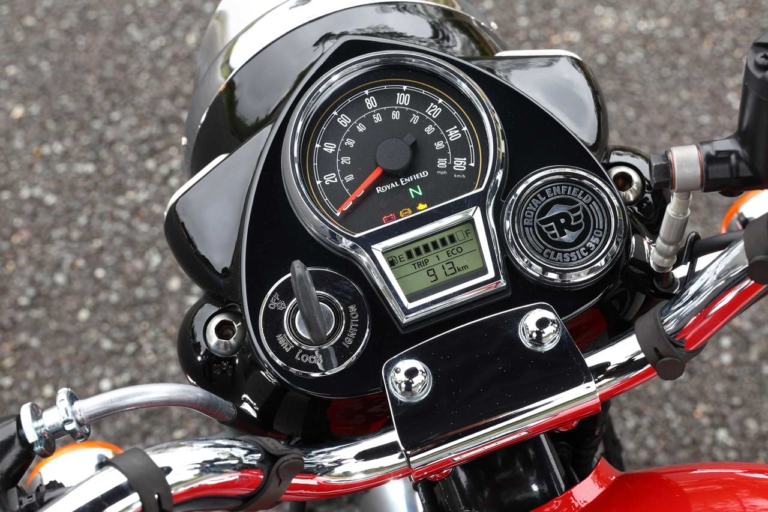 クラシック350|メーター|今、旬な中型クラスのネオクラ3台を乗り比べてみた!〈クラシック350/SR400/GB350〉