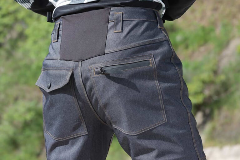 ワークマン R1P イージスDENIMYストレッチレインパンツ|ウエストまわり|ライダー向け! ワークマン’22レインアイテム5選【防水&透湿性の高さが自慢】