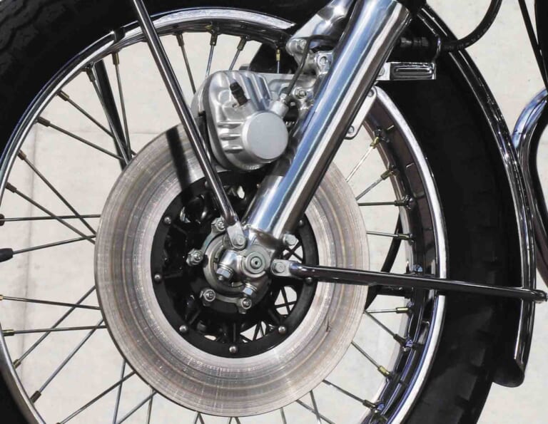 HONDA CB750Four|フロントディスクブレーキ|世界初の国産4気筒が生む圧倒的性能:ホンダCB750フォア【あの素晴らしい名車をもう一度】