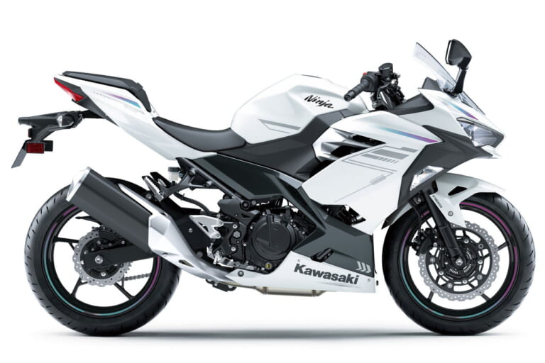 KAWASAKI Ninja 400|中古相場もわかる! カワサキ「ニンジャ400」歴代モデル図鑑【2023モデル:白はエヴァ風!?】
