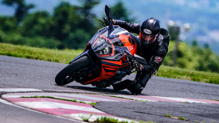 KTM RC390試乗インプレ【振り切ったスポーツ性に興奮！　250〜400ccクラスでもっとも本格的なスーパースポーツ！】（9ページ目）