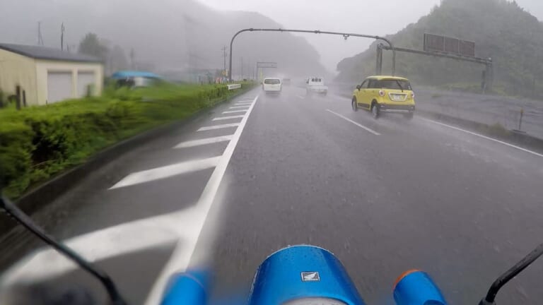 スーパーカブ110航続距離テスト|ゲリラ豪雨|さすがのスーパーカブ、ホンダ公表の燃費を突破!? スーパーカブ110 航続距離実測ガチ検証【東京→浜名湖】