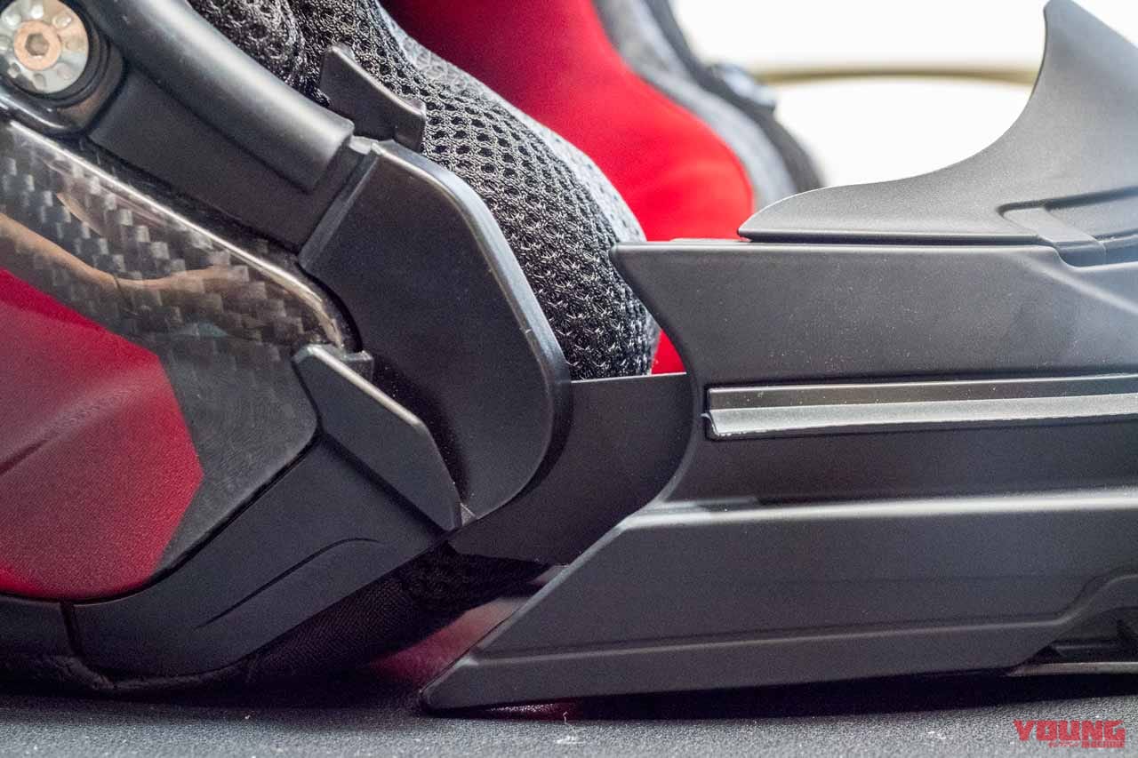 |ドライカーボン採用なのに実勢価格4万5000円のスポーツジェットヘルメットはトランスフォームする