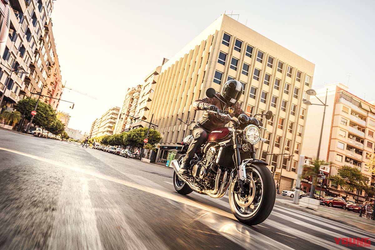 カワサキ「Z900RS」に新色登場! 黒×赤のツートーンにゴールドライン【海外】