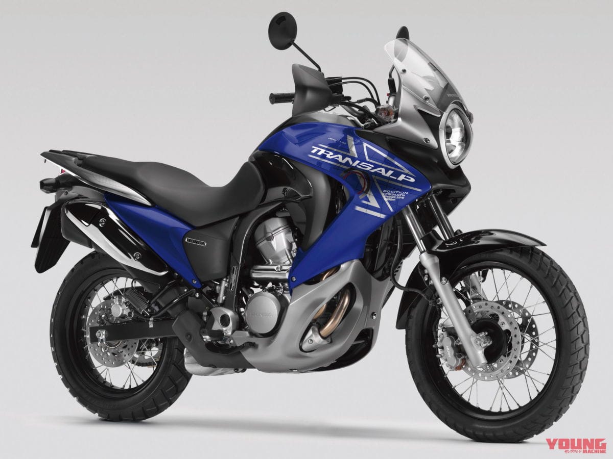 ホンダ|XL700Vトランザルプ|【Scoop!】ホンダ新型「トランザルプ」の実車を捉えた! ほぼ量産モデルのXL750で間違いなし