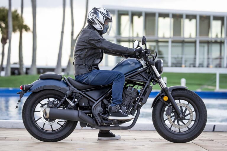 レブル250|ライディングポジション|ホンダ レブル250/見た目で敬遠すると大損です! 何も考えず、乗るだけでキモチイイ〈YM的新車バイクざっくり解説〉