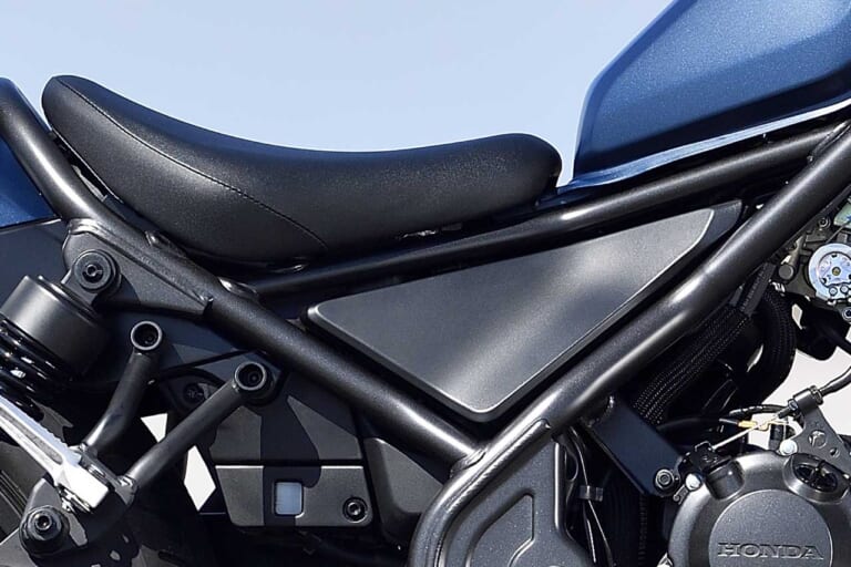 レブル250|車載工具||ホンダ レブル250/見た目で敬遠すると大損です! 何も考えず、乗るだけでキモチイイ〈YM的新車バイクざっくり解説〉