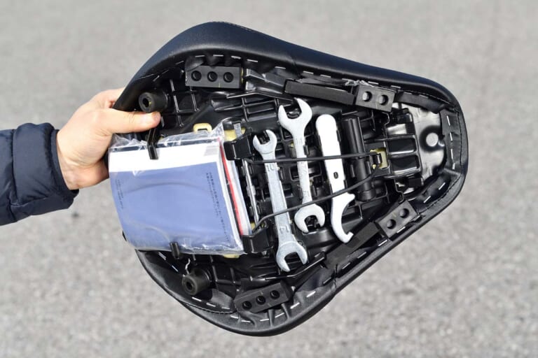 レブル250|車載工具||ホンダ レブル250/見た目で敬遠すると大損です! 何も考えず、乗るだけでキモチイイ〈YM的新車バイクざっくり解説〉