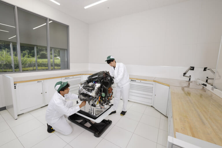 HRC sakura|パワーユニット組み立て|新生HRC(ホンダ・レーシング)が研究開発拠点「HRC Sakura」を公開