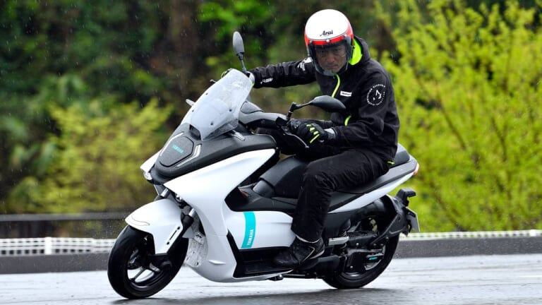 ヤマハE01〈いま国内で買える新型バイクカタログ|原付二種(125-51cc)〉