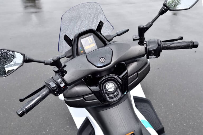 YAMAHA E01|ヤマハ、実証実験用の電動スクーター投入!! E01試乗インプレッション【異次元の上質な走行感にEVの未来を見た】