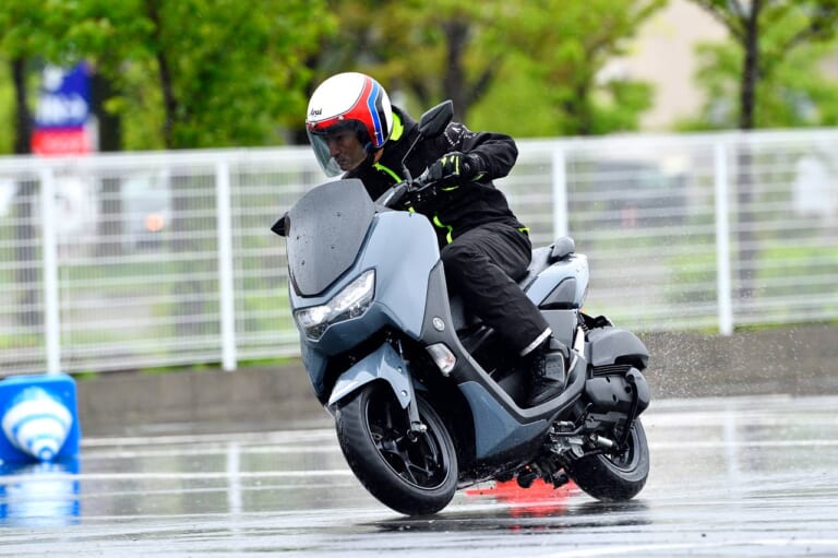 YAMAHA NMAX|ヤマハ、実証実験用の電動スクーター投入!! E01試乗インプレッション【異次元の上質な走行感にEVの未来を見た】