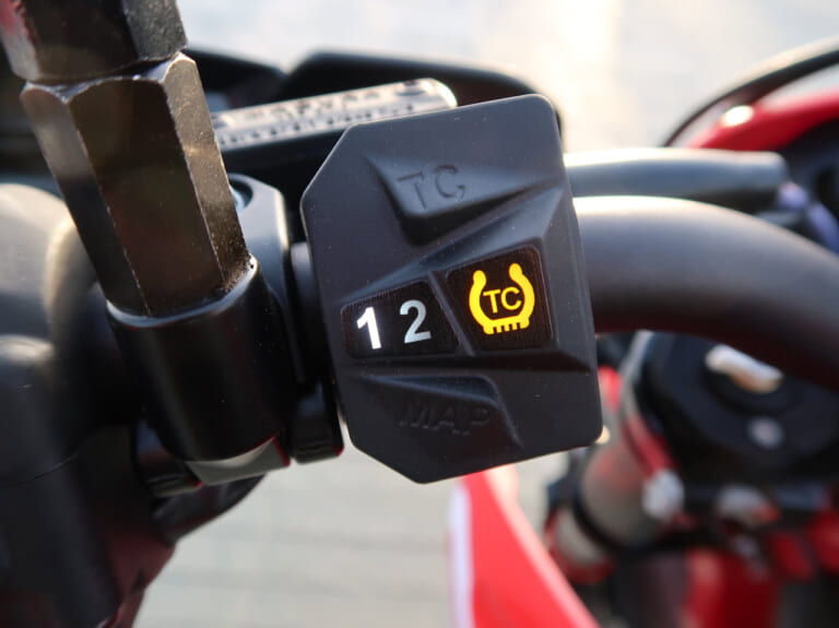 ガスガス SM700|スイッチボックス|新生ガスガス、初のストリートモデル登場! SM700 試乗インプレッション