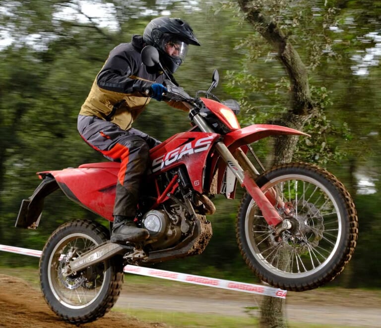 ガスガス ES700|新生ガスガス、初のストリートモデル登場! SM700 試乗インプレッション