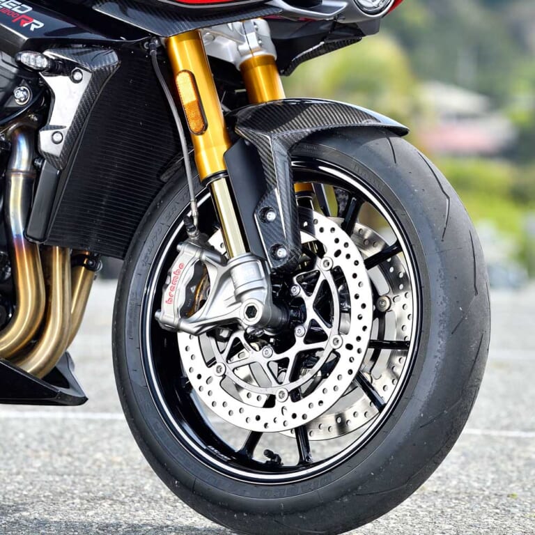 TRIUMPH SPEED TRIPLE 1200 RR|本気で速いカフェレーサーだ!【トライアンフ スピードトリプル1200RR】試乗ショートインプレッション