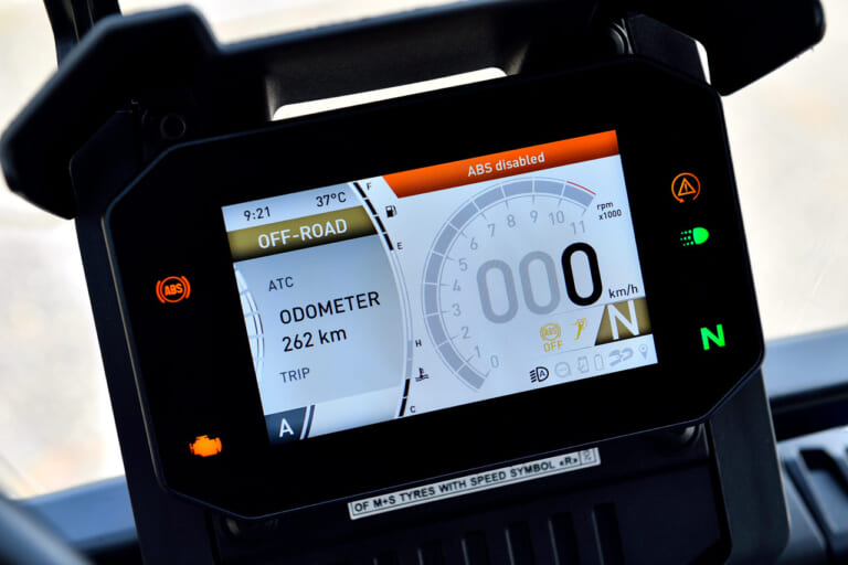 APRILIA TUAREG 660|予想以上のオフ寄りキャラだ!【アプリリア トゥアレグ660】試乗ショートインプレッション