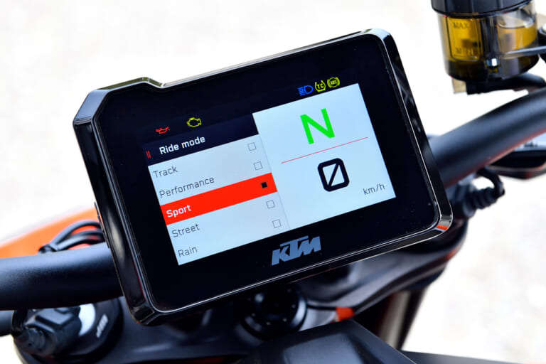 KTM 1290 SUPER DUKE R EVO|フルオート調整の次世代電制サスを搭載!【KTM 1290スーパーデュークRエヴォ】試乗ショートインプレッション